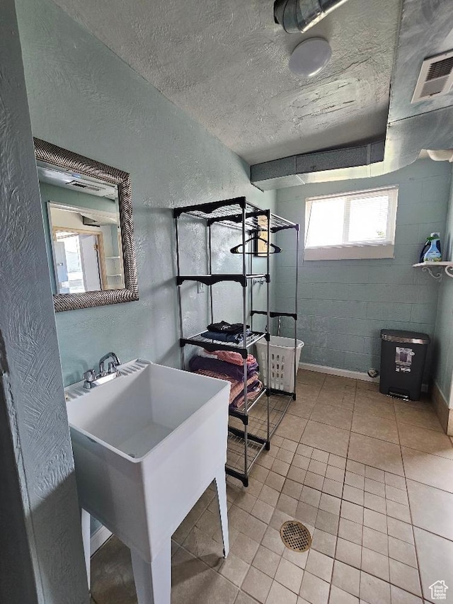 675 W 3300 N, Vernal, UT 84078 - bathroom with a textured wall, tile patterned floors, and a textured ceiling