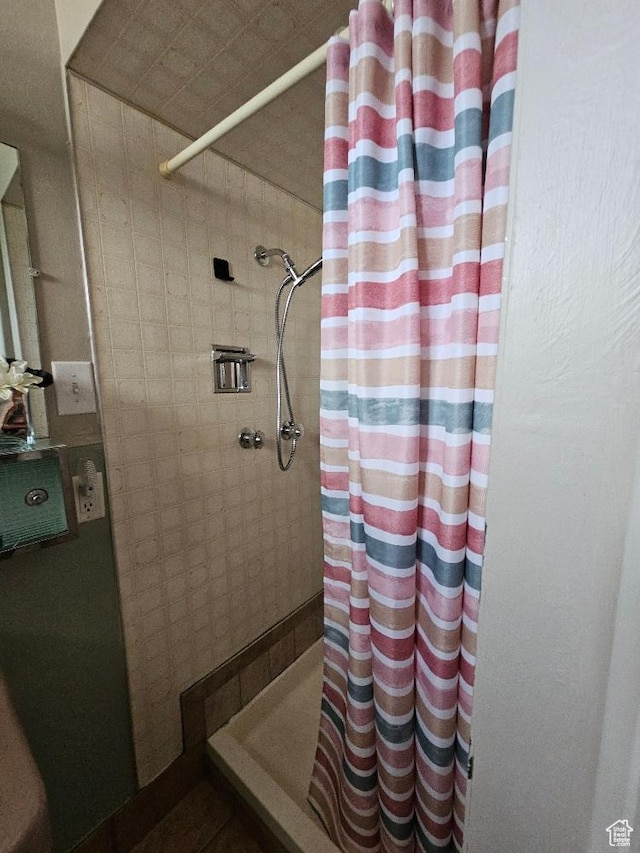 675 W 3300 N, Vernal, UT 84078 - full bath with tiled shower