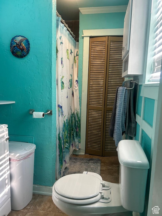 228 S 2 W, Preston, ID 83263 - full bathroom featuring crown molding, a closet, a textured wall, and curtained shower