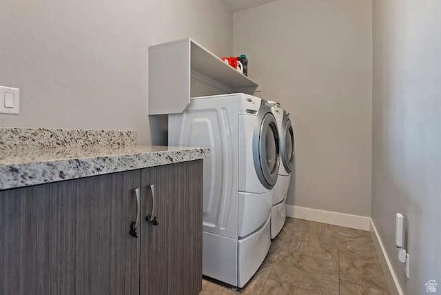 735 W Horizon Dr, Lehi, UT 84043 - laundry room with washer and clothes dryer and baseboards