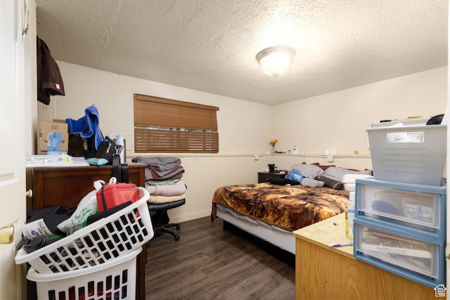 577 W 400 S, Hurricane, UT 84737 - bedroom featuring wood finished floors and a textured ceiling