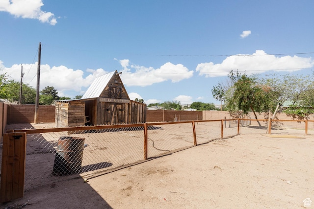 577 W 400 S, Hurricane, UT 84737 - fenced backyard featuring an outbuilding
