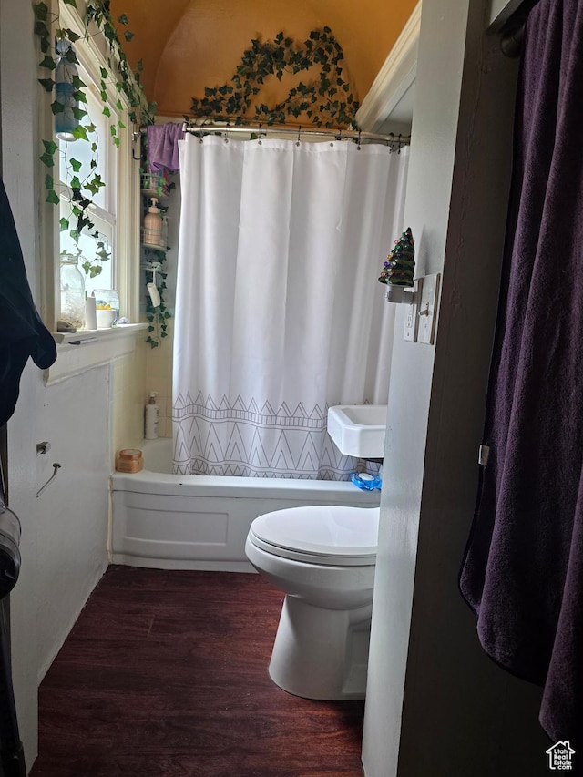 423 E 1st Ave N, Salt Lake City, UT 84103 - full bath featuring wood finished floors, shower / bath combination with curtain, and vaulted ceiling