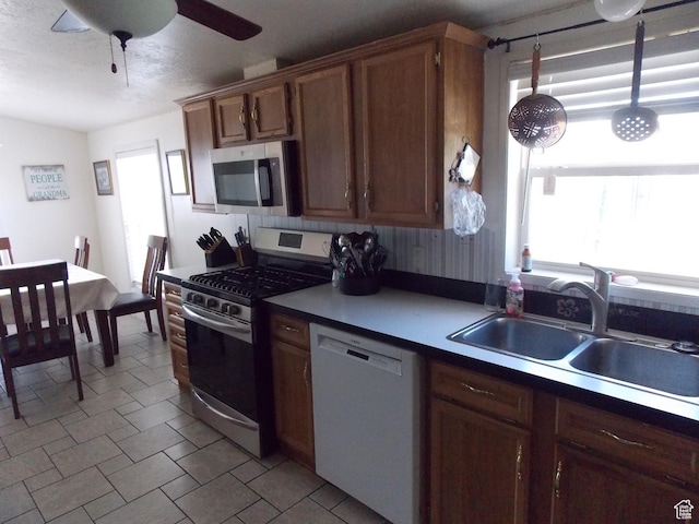 165 S 200th Ct W, Vernal, UT 84078 - kitchen featuring appliances with stainless steel finishes and a ceiling fan