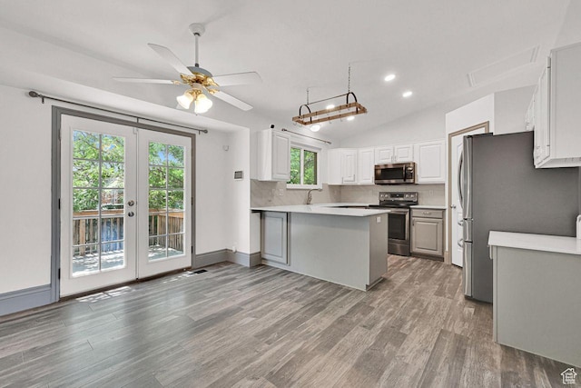 2817 W 1475 N, Layton, UT 84041 - kitchen featuring stainless steel appliances, light wood-style flooring, light countertops, vaulted ceiling, and recessed lighting