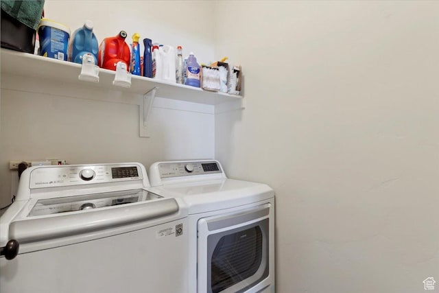 2892 W 2500 N, Clinton, UT 84015 - washroom with washing machine and dryer
