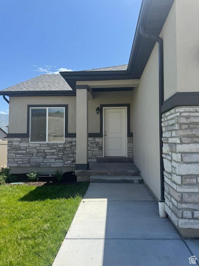 1561 S Sageberry Dr, Santaquin, UT 84655 - entrance to property with stone siding, stucco siding, a yard, and a shingled roof