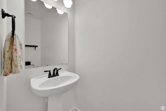 514 Rigby Rd, Farmington, UT 84025 - bathroom featuring a sink