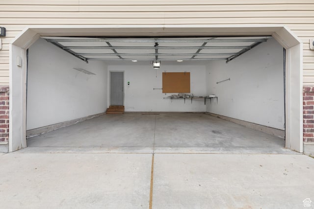 7114 N Ute Dr Unit 70, Eagle Mountain, UT 84005 - garage featuring a garage door opener