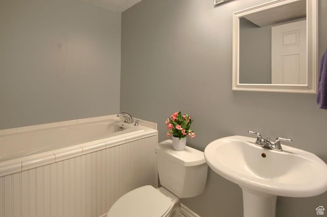 1657 N Lewis And Clark Dr, Centerville, UT 84014 - full bath with a garden tub and toilet