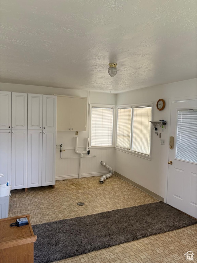279 E 50 N, Moroni, UT 84646 - foyer featuring a textured ceiling and baseboards