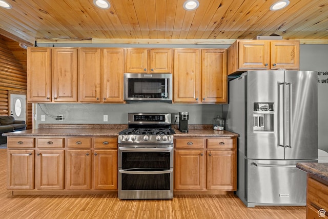 265 S 400 E, Centerfield, UT 84622 - kitchen featuring stainless steel appliances, recessed lighting, wood ceiling, light wood finished floors, and dark countertops