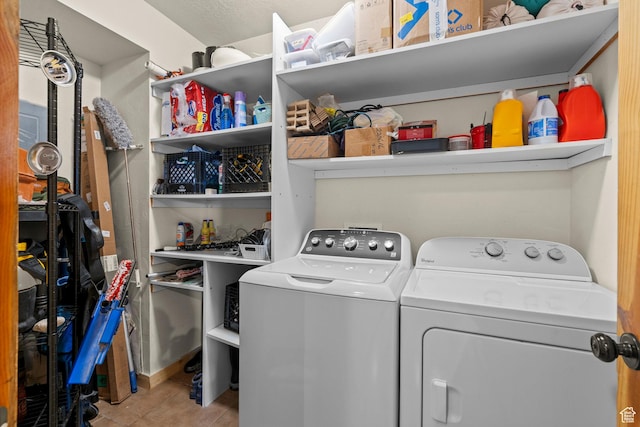 265 S 400 E, Centerfield, UT 84622 - laundry room with washing machine and clothes dryer and tile patterned floors