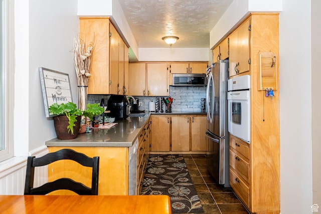 1630 S 100 E, Bountiful, UT 84010 - kitchen featuring stainless steel appliances, tasteful backsplash, a textured ceiling, and dark countertops