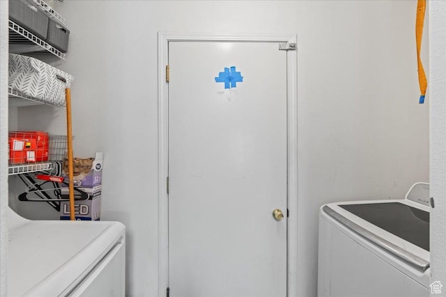 868 E Valley View Dr N, Tooele, UT 84074 - laundry area featuring washer / dryer