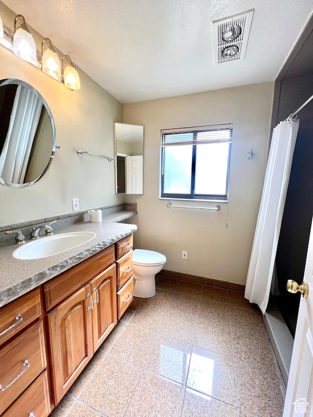 90 W 640 N, Richfield, UT 84701 - bathroom with vanity, curtained shower, and a textured ceiling
