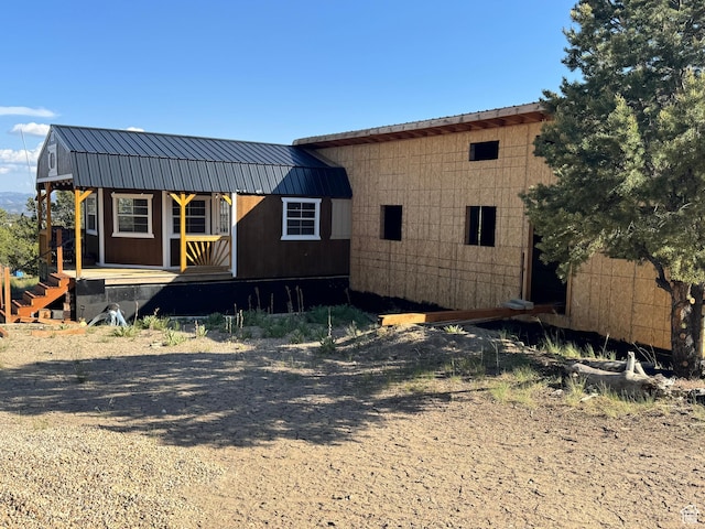 46205 W Little Elk Rd, Fruitland, UT 84027 - view of front facade featuring a metal roof, covered porch, and a gambrel roof