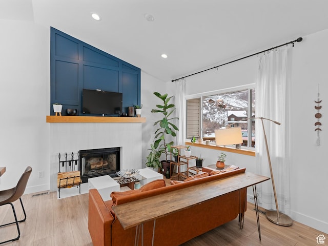 8375 E Lake Pines Dr Unit 212, Heber City, UT 84032 - living area featuring a fireplace, light wood-style floors, vaulted ceiling, and recessed lighting