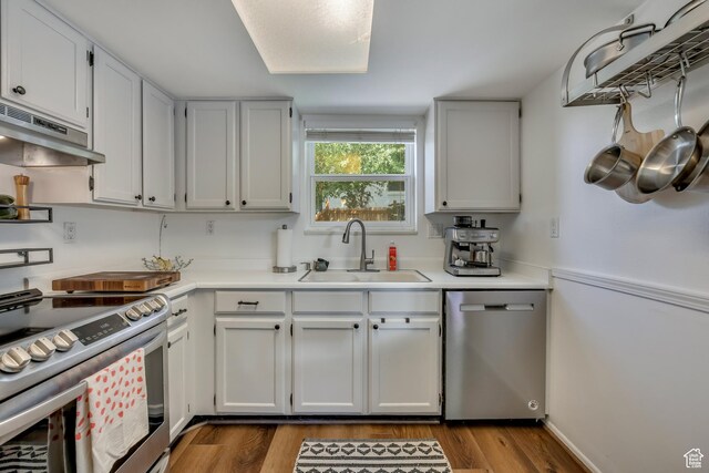 26 N 325 E, Farmington, UT 84025 - kitchen featuring appliances with stainless steel finishes, under cabinet range hood, wood finished floors, and light countertops