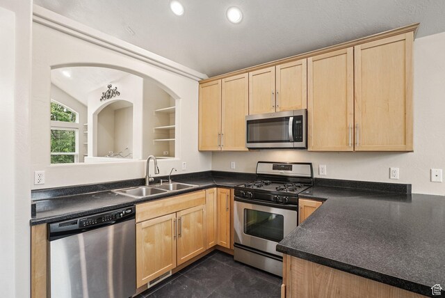 3884 W Coral Dune Dr S, South Jordan, UT 84095 - photo 9