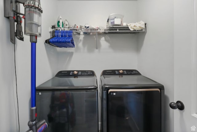 4764 N Gunsight Peak Dr, Eagle Mountain, UT 84005 - laundry area featuring washing machine and dryer