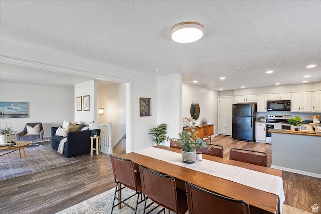3195 E Willowcrest S, Cottonwood Heights, UT 84121 - dining area with wood finished floors, recessed lighting, and a textured ceiling