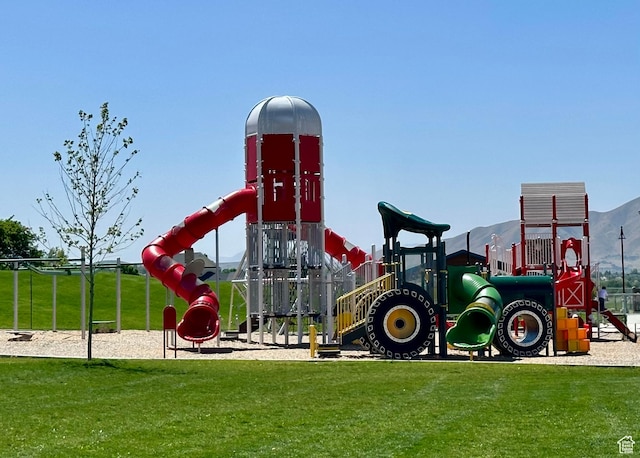840 S Williams Cv W, Salem, UT 84653 - community playground with a lawn