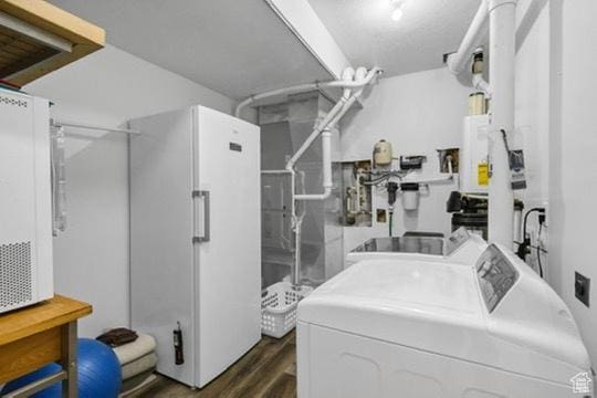 2253 N 1200 E, Monroe, UT 84754 - laundry area with washing machine and dryer and dark wood-style flooring