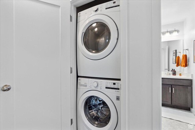 5504 W Burntside Ave, South Jordan, UT 84009 - laundry room featuring stacked washer / drying machine