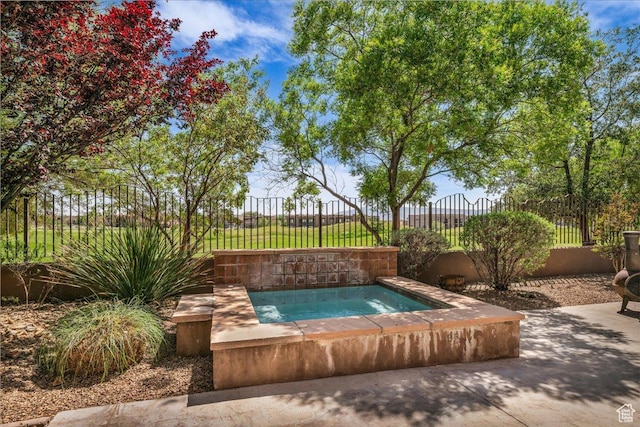 1683 W Red Cloud Dr, St George, UT 84770 - view of pool with an in-ground hot tub