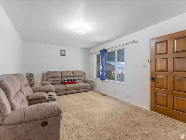 160 N 300 E, Santaquin, UT 84655 - carpeted living room with baseboards