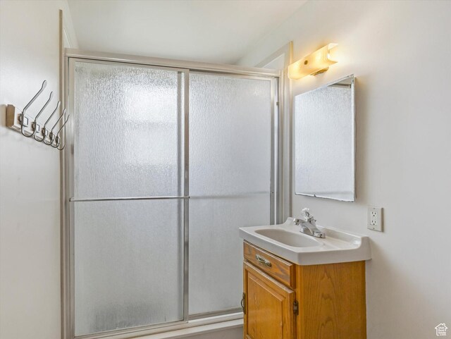 160 N 300 E, Santaquin, UT 84655 - bathroom with vanity and an enclosed shower