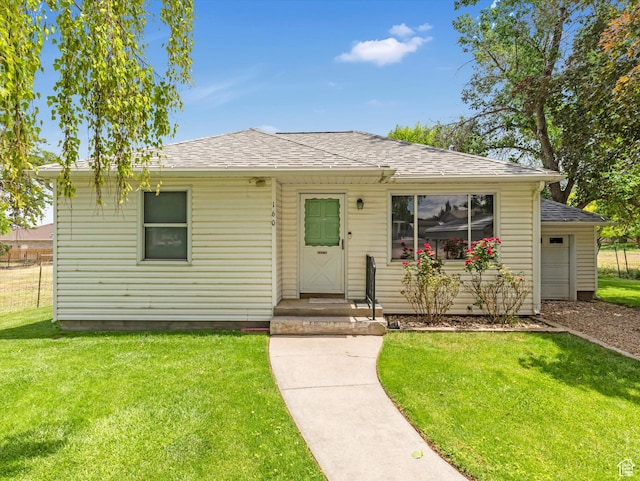 160 N 300 E, Santaquin, UT 84655 - bungalow-style house with a front yard and roof with shingles