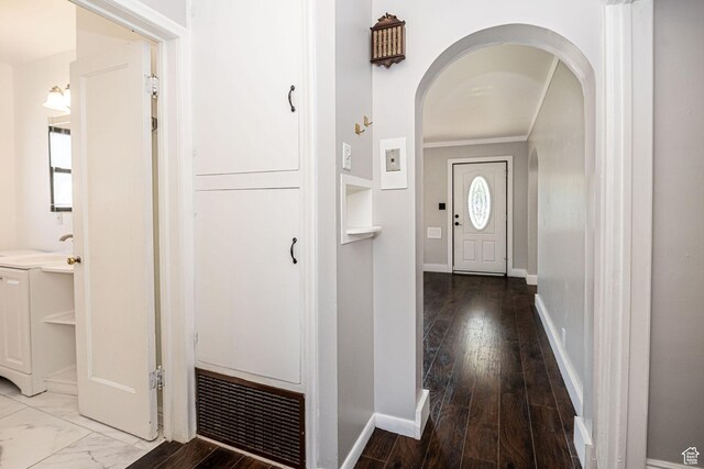 1344 E 23rd St N, Ogden, UT 84401 - entrance foyer featuring arched walkways and crown molding