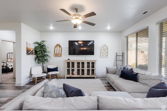 344 N Puerta Dr, Washington, UT 84780 - living area featuring wood finished floors, a ceiling fan, healthy amount of natural light, and recessed lighting