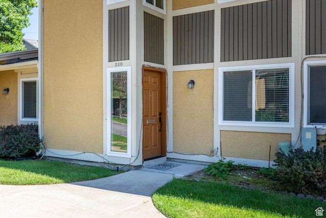 330 E Peach Ln, Bountiful, UT 84010 - doorway to property featuring stucco siding