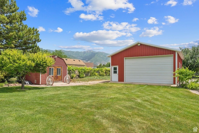 1087 W Barnes Dr, Kaysville, UT 84037 - detached garage featuring a mountain view