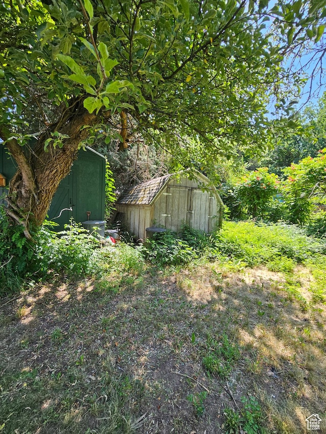 110 S Wall Ave E, Ogden, UT 84404 - view of yard featuring a shed