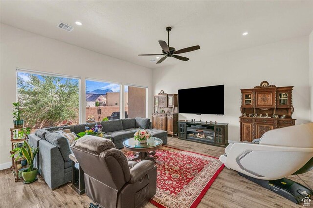 1472 W Pocket Mesa Dr, St George, UT 84770 - living room featuring ceiling fan, light wood-type flooring, and recessed lighting