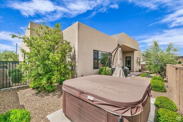 1472 W Pocket Mesa Dr, St George, UT 84770 - rear view of house with a hot tub and stucco siding