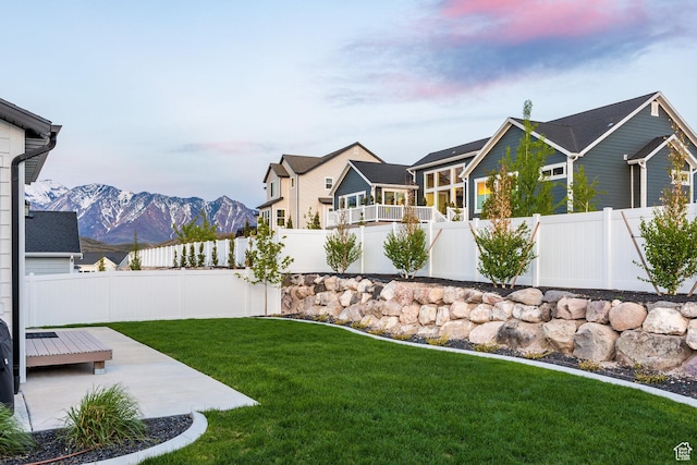 2452 E Lone Hill Dr Unit 324, Draper Ut Cnty, UT 84020 - fenced backyard with a mountain view and a patio area