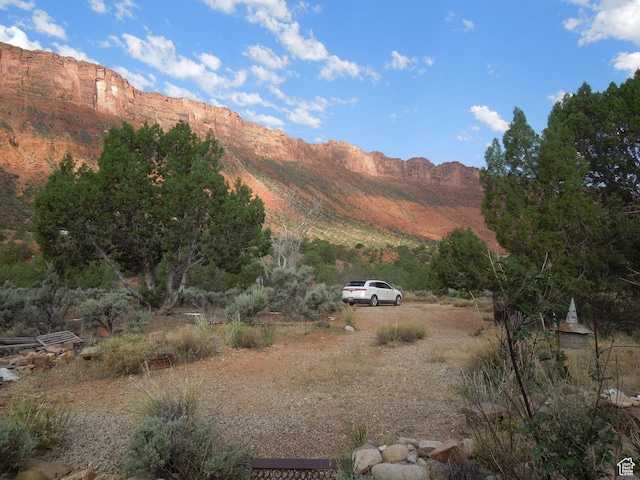 313 W Holyoak Ln, Castle Valley, UT 84532 - view of mountain backdrop