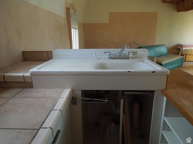 313 W Holyoak Ln, Castle Valley, UT 84532 - view of laundry area