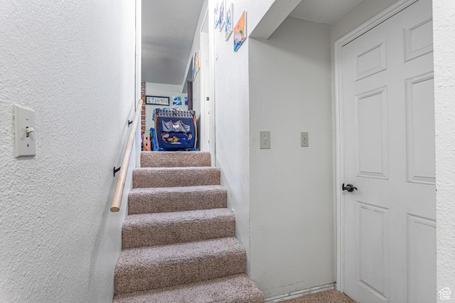 462 E 370 N, Delta, UT 84624 - staircase with a textured wall