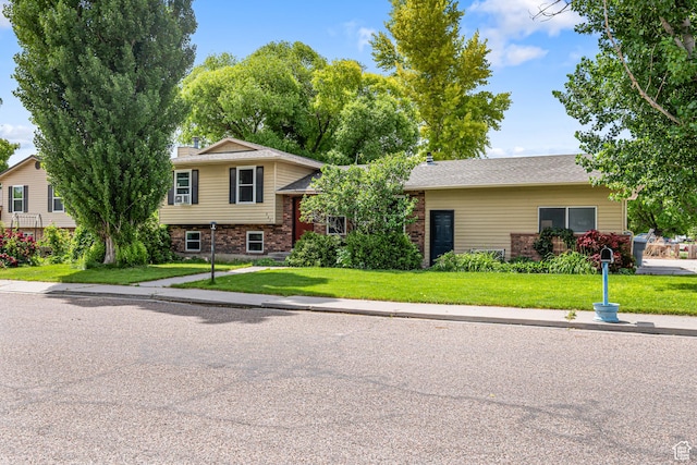 462 E 370 N, Delta, UT 84624 - tri-level home featuring brick siding and a front yard