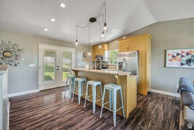 470 Hiland Rd, Ogden, UT 84404 - kitchen featuring stainless steel appliances, dark wood-style floors, a breakfast bar area, lofted ceiling, and an island with sink