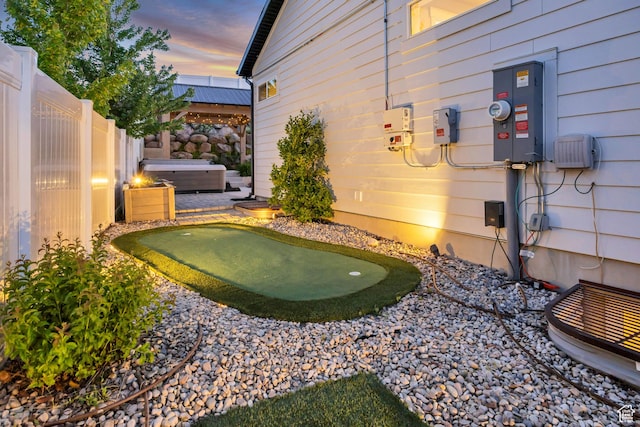 2508 E Lone Hill Dr, Draper Ut Cnty, UT 84020 - yard at dusk featuring a putting area
