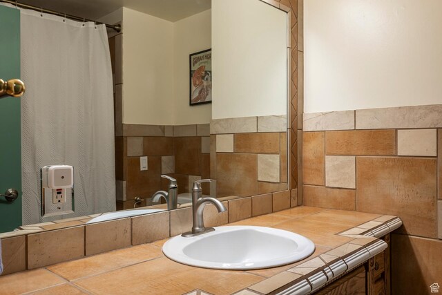32 S Smokey Ln, Emigration Canyon, UT 84108 - bathroom with vanity and a shower with shower curtain