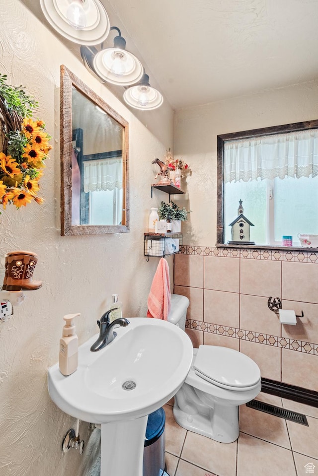 1665 E 1200 N, Mount Pleasant, UT 84647 - half bathroom with tile patterned flooring and a textured wall