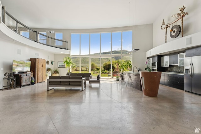 3530 N State Road 32, Marion, UT 84036 - living room with a high ceiling